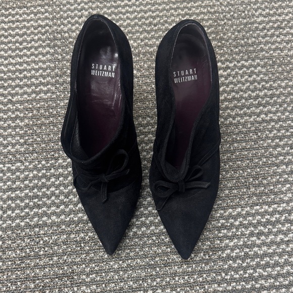 Stuart Weitzman Aohki Black Suede Bow Heels, size 7 - Picture 3 of 13